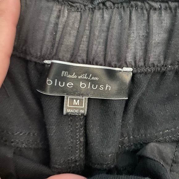 Never worn - Paper bag style black shorts - Picture 3 of 6